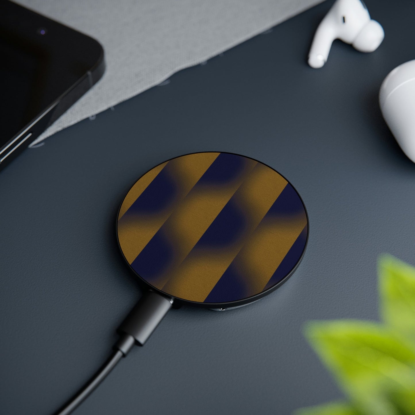 Office Magnetic Induction Charger - One size / Black Base